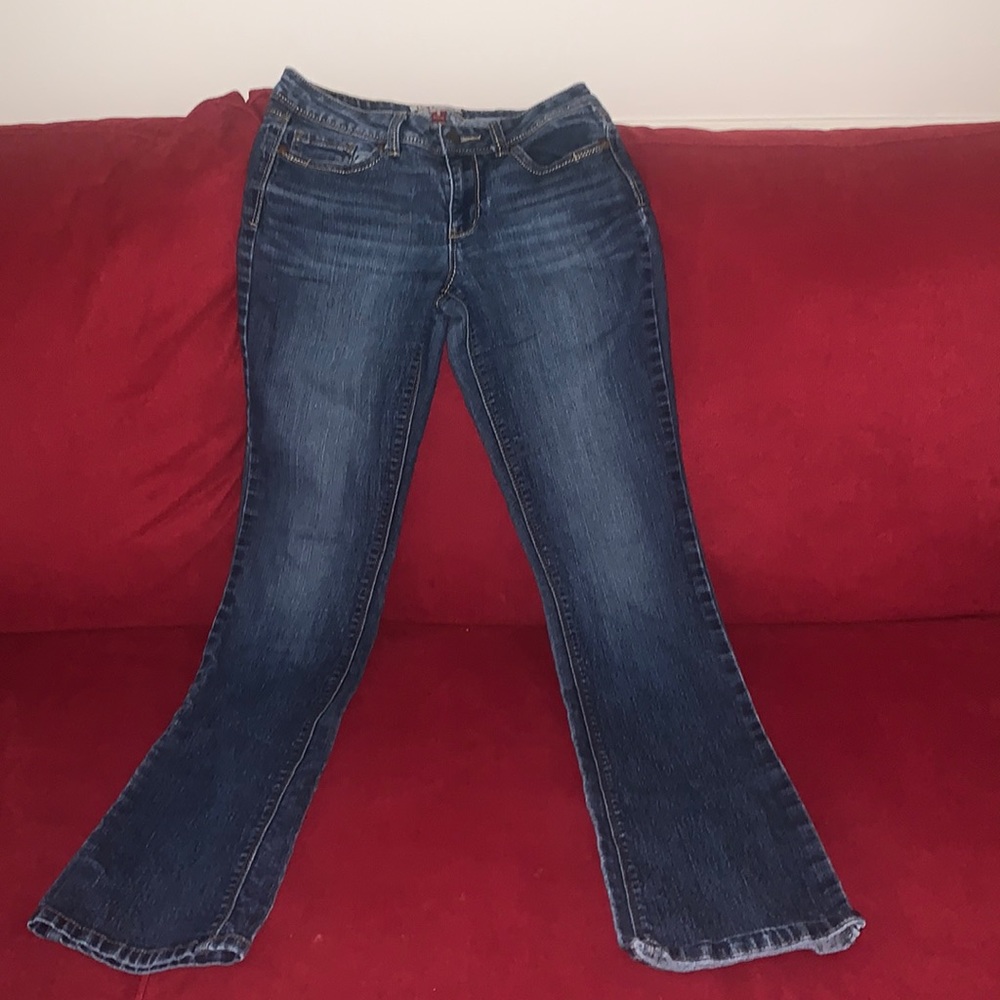 L.E.I ASHLEY LOW RISE SLIM-BOOT JEANS SIZE 5 REGULAR